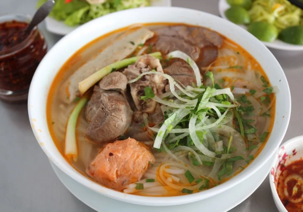 Lưu ngay 17+ quán bún bò ngon Sài Gòn, càng ăn càng mê | Green SM