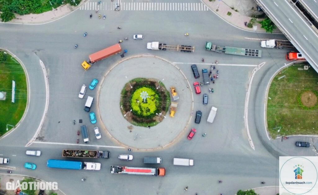 Vòng xoay Phú Hữu
