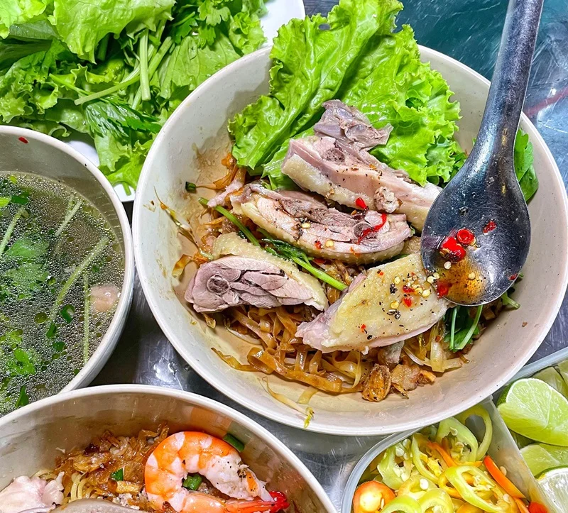 Ăn khuya Sài Gòn – 20 địa điểm ăn ngon dành cho hội cú đêm – VinWonders