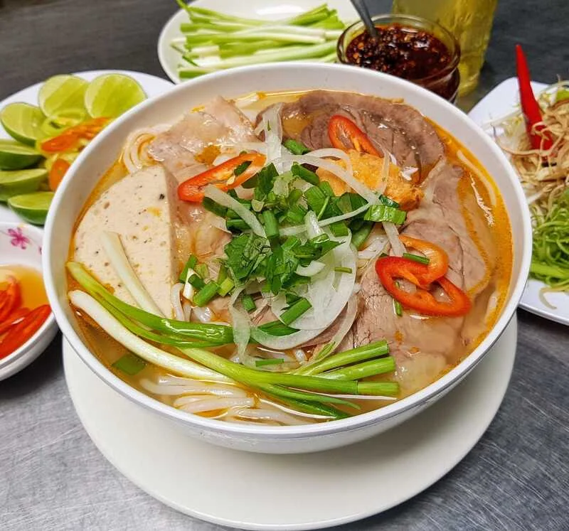 Top 10 quán bún bò Huế đậm đà hương vị cố đô giữa Sài Gòn