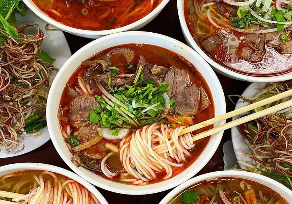Lưu ngay 17+ quán bún bò ngon Sài Gòn, càng ăn càng mê | Green SM