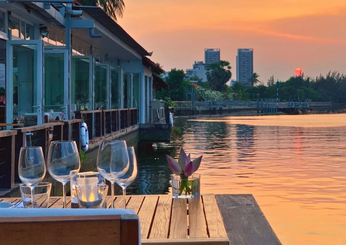 12 Nhà hàng view đẹp Sài Gòn, đồ ăn ngon, check in cực chất – VinWonders