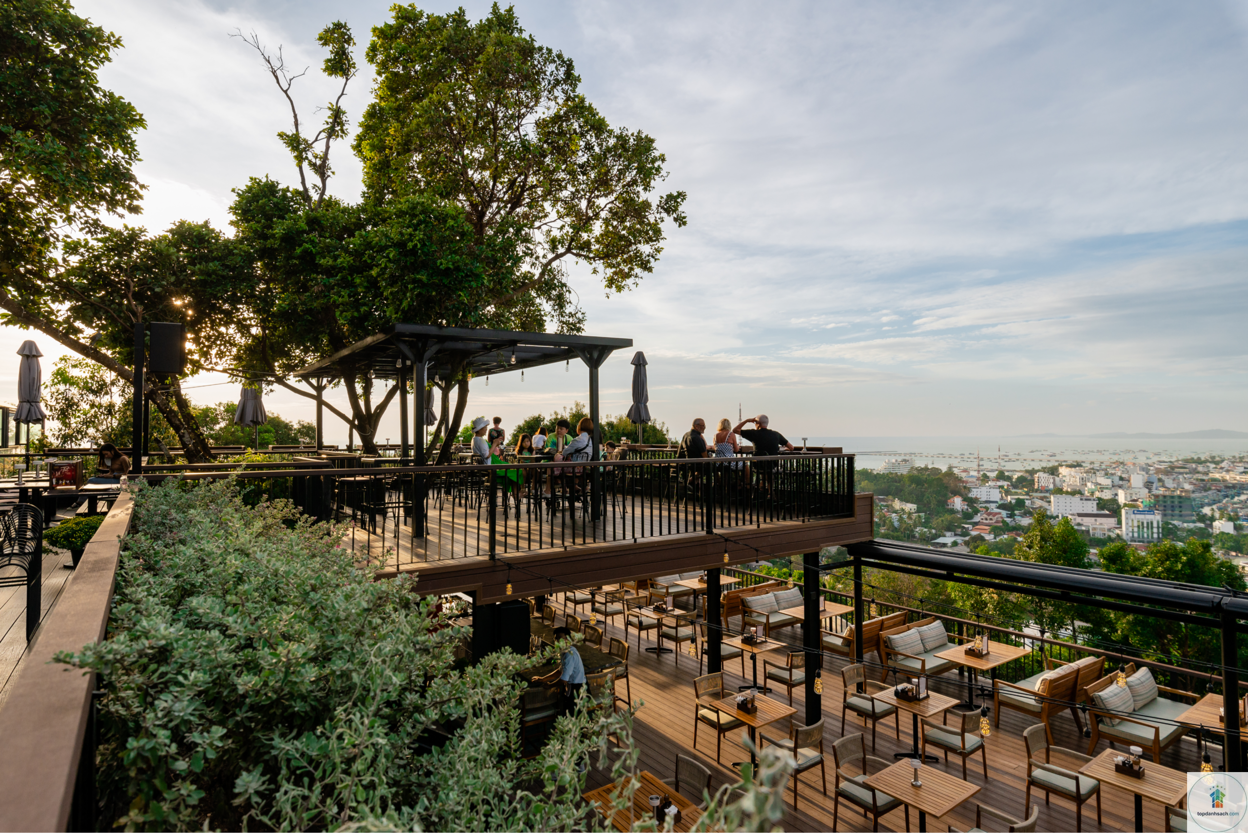 Cafe Chuồn Chuồn Bistro - Hình 4
