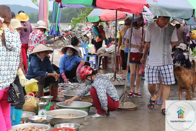 Chợ Cô Tô - Hình 1
