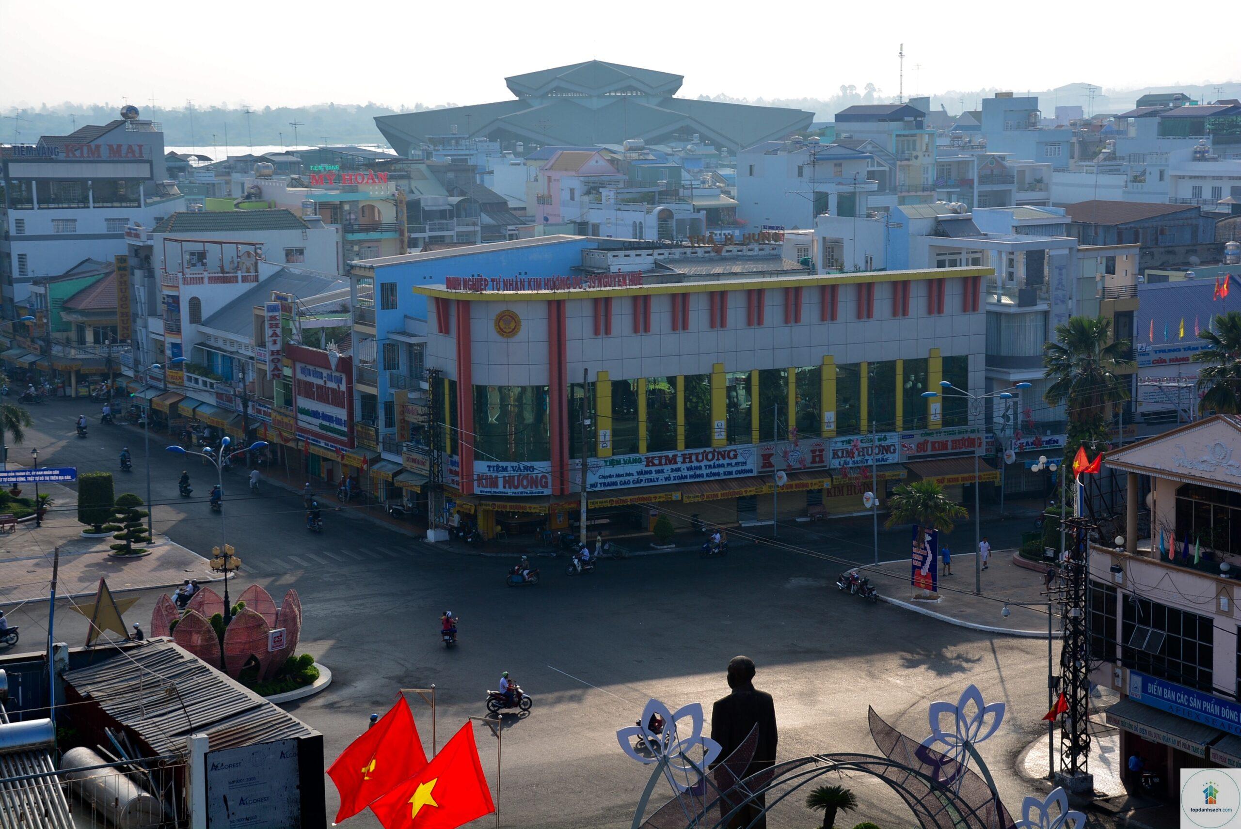 Đường Nguyễn Huệ Long Xuyên - Hình 2