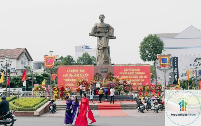 Khu tưởng niệm Anh hùng Trương Định - Hình 2