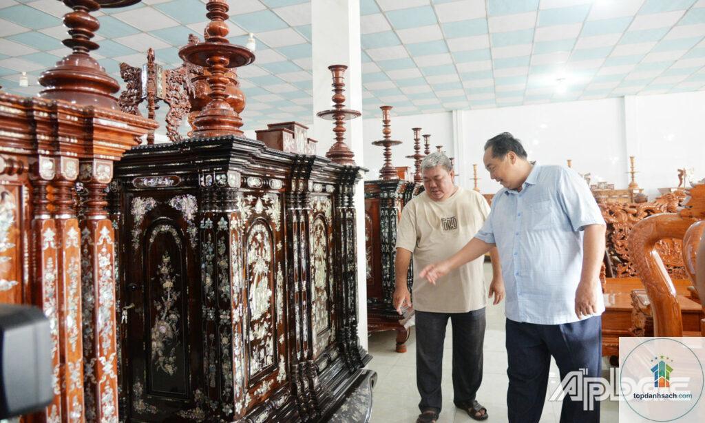 Làng nghề đóng tủ thờ Gò Công