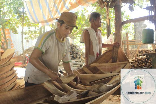Làng nghề đóng xuồng ghe Long Hậu - Hình 1
