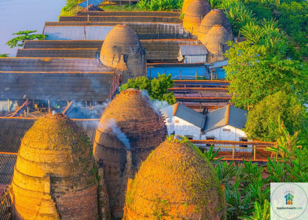Làng nghề gạch gốm Mang Thít