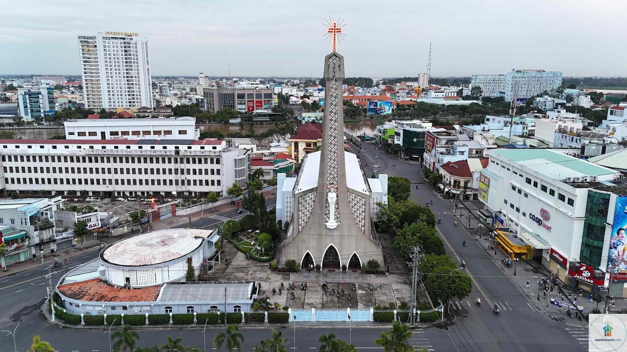 Nhà thờ Long Xuyên - Hình 2
