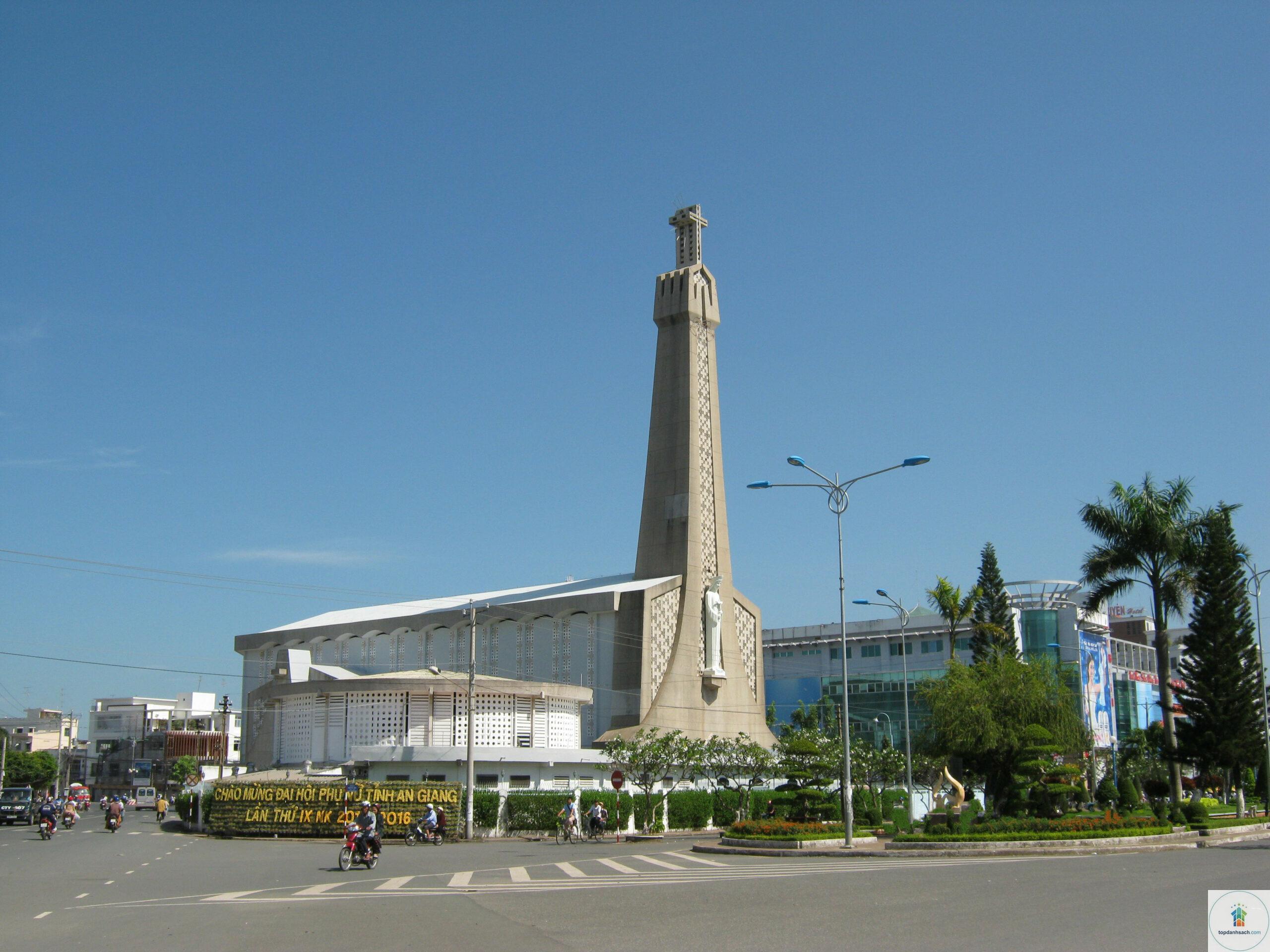 Nhà thờ Long Xuyên - Hình 5